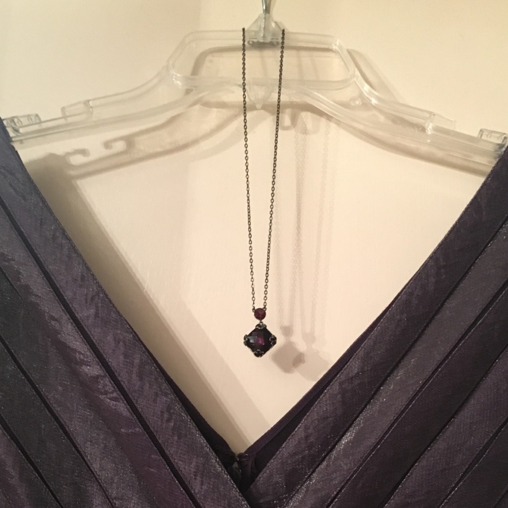 Necklace with vintage look. Dark purple stone.